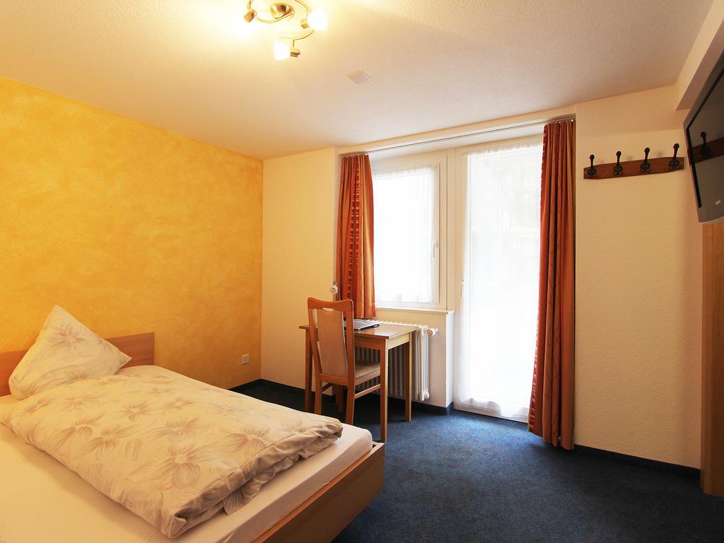 Hotel Monte-Moro Saas-Almagell Habitación foto